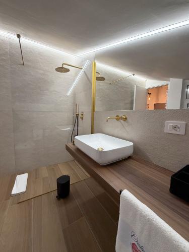 secondo bagno, second bathroom